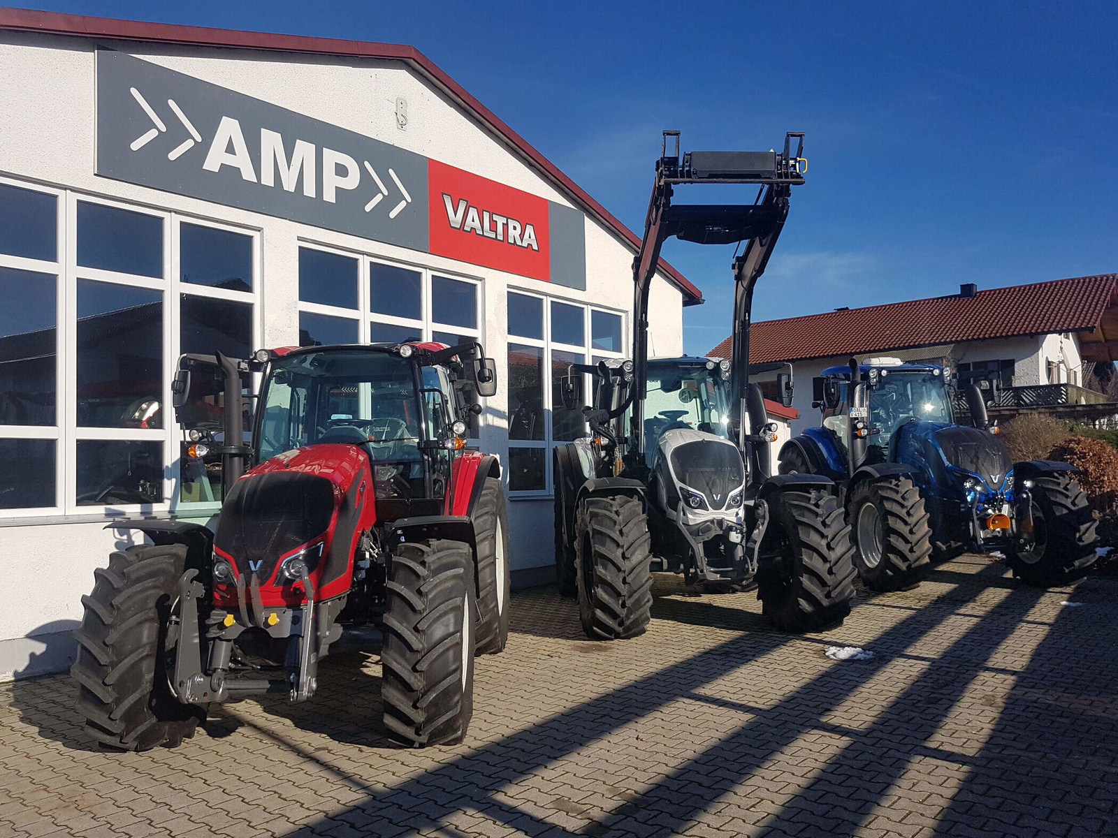 leistungsstarke Traktoren bei AMP Landtechnik GmbH